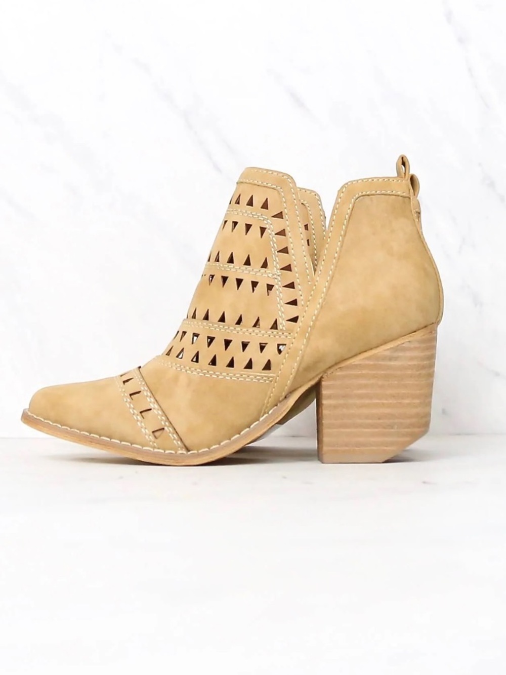 Mi.iM Trixi Camel Booties Laser-Cut Triangle Pattern 3in Stacked Heel Size 10